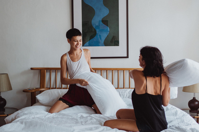 去海边穿深色还是浅色 去海边穿红色还是白色