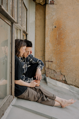 伴娘需要配着新娘敬酒吗女方 伴娘要陪新娘敬酒吗?