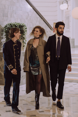 适合车上互动唱的歌 导游带团在车上与游客互动的歌曲