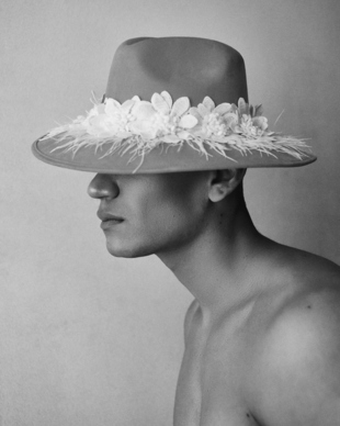 女儿在母亲葬礼 母亲下葬女儿能去吗