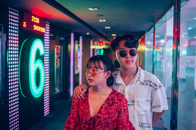 新郎胸花戴在什么位置图片 结婚胸花戴哪边