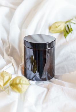 喜帖敬邀写谁的名字 结婚请柬上面敬邀是写两个人的名字？