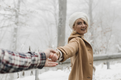 婚配以属相还是五行为准 两人结婚合不合主要是看属相呢？还是看五行