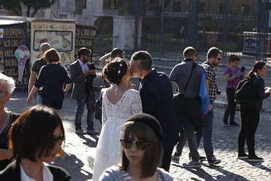 婚庆台上祝福语 婚礼现场主持人经典祝福词