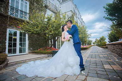 婚车花泥怎么固定视频 婚车上的花是怎么固定到车上的