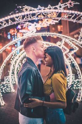 闺蜜订婚发多少红包合适 朋友订婚要给包红包吗，朋友订婚发多少红包