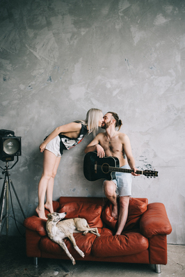 披肩怎么穿搭好看 披肩应该如何搭配衣服