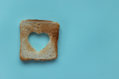 结婚西服能借给别人穿么 结婚那天一定要穿新衣服吗，借别人可以不