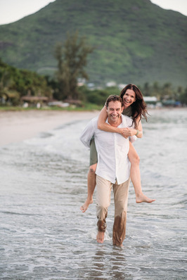 歌词翻过了一座山越过了一条河