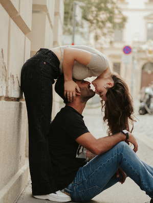 婚车遇到出殡车怎么办