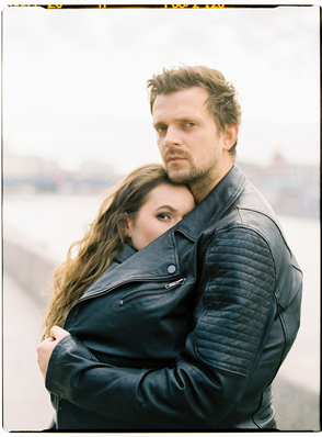 婚车真花高速会被吹吗 婚车上高速花都飞了