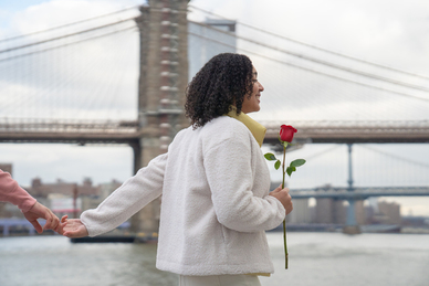 儿子结婚穿紫色旗袍好吗 儿孑结婚穿深紫色的旗袍嫌老气吗