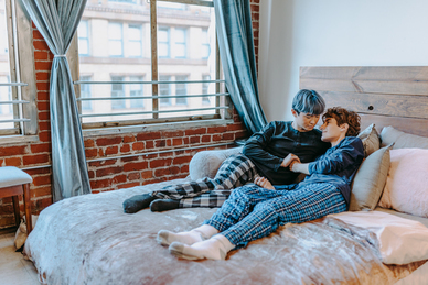 梦见穿黄袜子什么意思 梦见穿黄色袜子