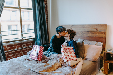 主持人怎么介绍证婚人 订婚仪式流程及主持词