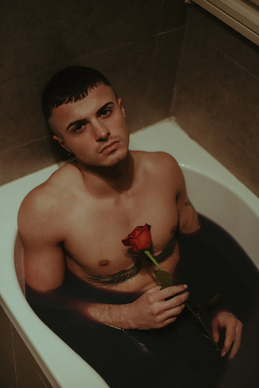 新郎母亲在婚礼现场唱什么歌 儿子结婚母亲唱歌什么歌好