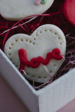 新娘回门新郎穿什么衣服 回门那天新郎可以穿结婚的西服嘛？