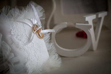 女孩出嫁下雨民间说法 下雨天嫁女儿有什么说法