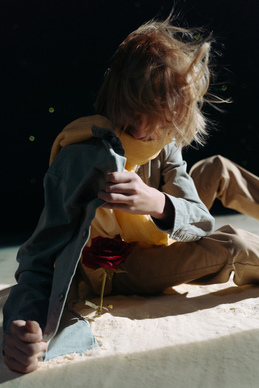 紫色搭什么颜色的外套 紫色衣服搭配什么颜色外套