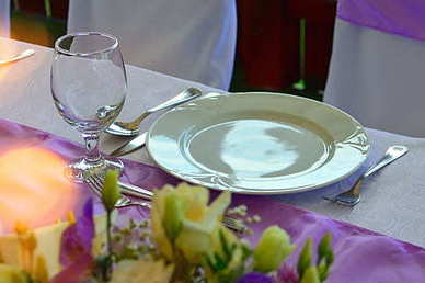 穿婚纱穿红鞋合适吗 结婚穿婚纱时应该穿白鞋还是红鞋呢？