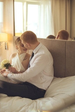 深酒红色用什么颜色调 酒红色是用什么颜色调出来的？