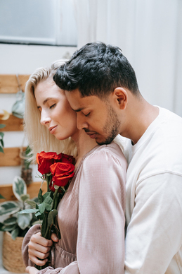 女方家要彩礼钱拿不出怎么办 女方家人要彩礼钱,男方不给,怎么办?