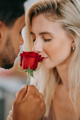 平胸女的婚姻都不幸福吗 胸平的女生不幸福吗