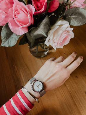 女方在婚礼发现男方出轨依然结婚