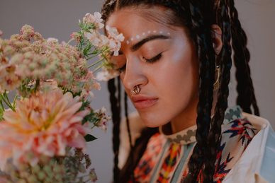 结婚证照片合成 两张照片怎么合成结婚证照片？