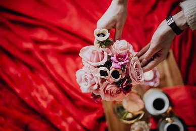 结婚亲戚要发请柬吗 孩子结婚兄弟叔伯要不要发请柬邀请的？