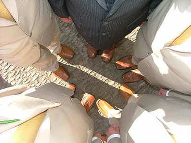 婚礼放音乐的人给多少钱 济南婚庆歌手大约唱一首歌收多少钱