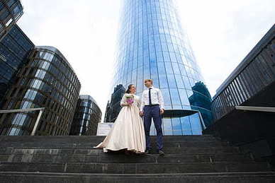 黑色西装配什么颜色内搭 黑色西装配什么颜色内搭