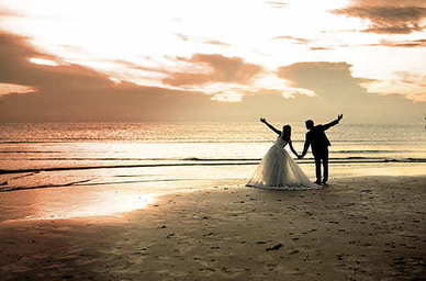 冬天参加年会衣服图片 要去参加公司年会，在穿着方面该怎么搭配？