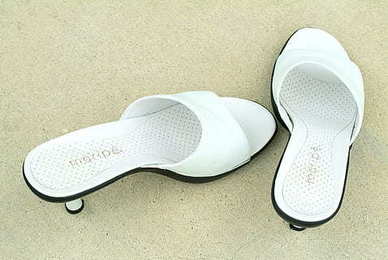 婚礼歌手一般唱什么 结婚在婚礼上唱什么歌比较好？