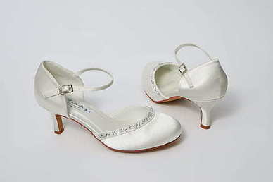 证婚人出场顺序 证婚人致辞应该放在婚礼的哪个环节