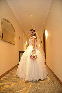 穿裙子配运动鞋好看吗冬天 秋冬长裙配什么鞋子最好看