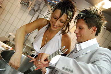 现在年轻人结婚三天回门都带什么 新媳妇三天回门走时带什么?