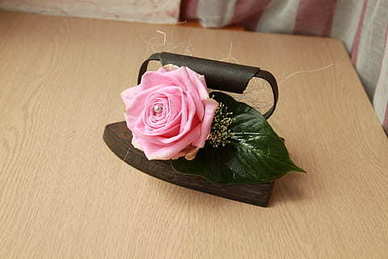 男人穿白色西装好看吗