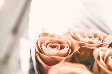 夫妻参加婚礼红包需要写两人名字吗