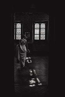 女士穿西装裤配什么袜子 女黑色西装配什么袜子