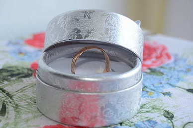 结婚穿中式婚纱还是西式婚纱 结婚新娘的中式婚纱好看还是西式婚纱好看？