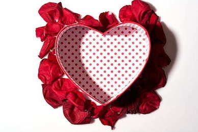 梦到凤冠是什么意思 梦见红色凤冠