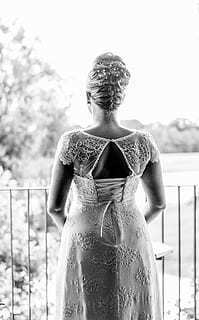 电视节目主持人在主持节目时