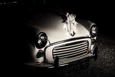 订婚时候朋友需要去吗 结婚要请亲戚，朋友订婚还用请朋友吗？