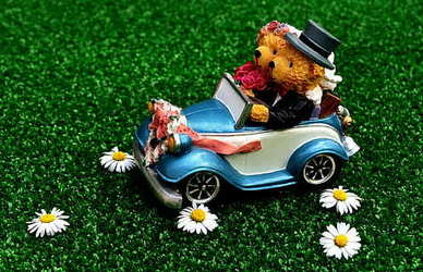 结婚女方要给男方买鞋吗 为什么结婚女的要给男的拿鞋？