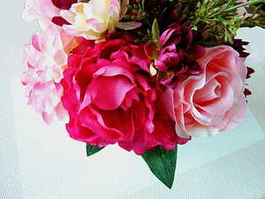 凤冠霞帔还是凤冠霞帔 结婚的话穿凤冠霞帔好还是穿婚纱好?