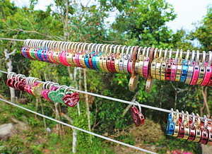 结婚证错误怎么样补办 结婚证内容有误怎么补办