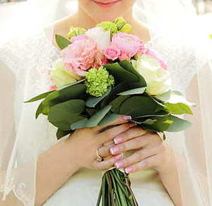 广西结婚要放很多酒在路上 广西结婚习俗