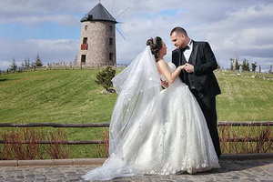 艾薇儿结婚婚纱 艾薇儿MV中的婚纱