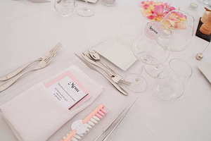 秋天女士参加婚礼穿什么衣服 秋季参加婚礼穿什么衣服女士