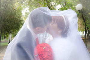 婚礼场布灯光 如何布置婚礼现场灯光